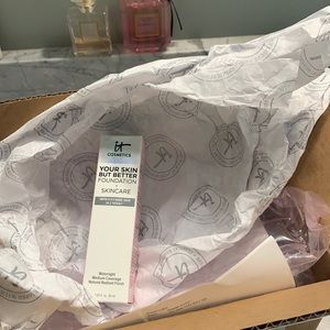 It cosmetics Your Skin But Better foundation + skincare Fair Warm 10 new in box